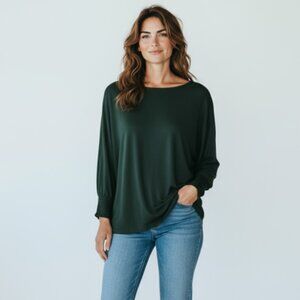 Dokotoo Green Pullover Shirt-Size L-Round Neck-Elastic Cuffed 3/4 Length Sleeves